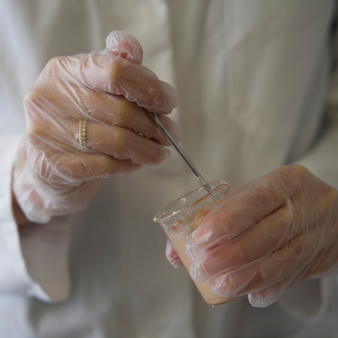 Make-up wird im Labor produziert