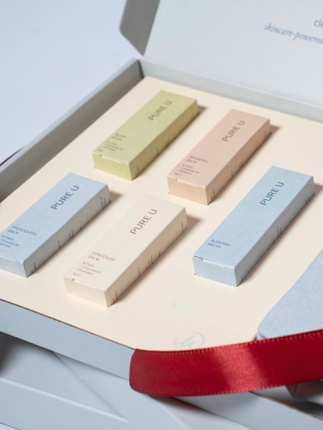Make-up Geschenkbox mit einer ganzen Routine